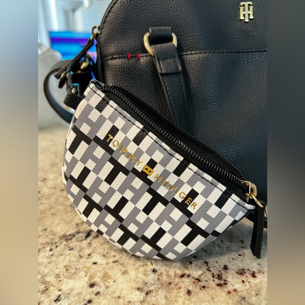 Tommy Hilfiger pouch